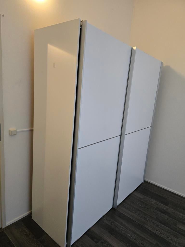 Witte kledingkast met schuifdeuren, Huis en Inrichting, Kasten | Kledingkasten, Met deur(en), 200 cm of meer, 150 tot 200 cm, Ophalen of Verzenden