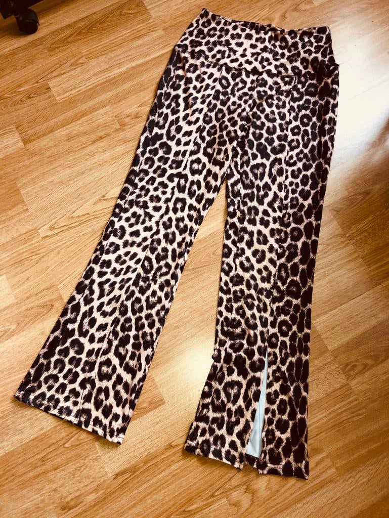 Legging met luipaardprint, uitlopende pijpen en split, Kleding | Dames, Leggings, Maillots en Panty's, Legging, Bruin, Nieuw, Overige maten
