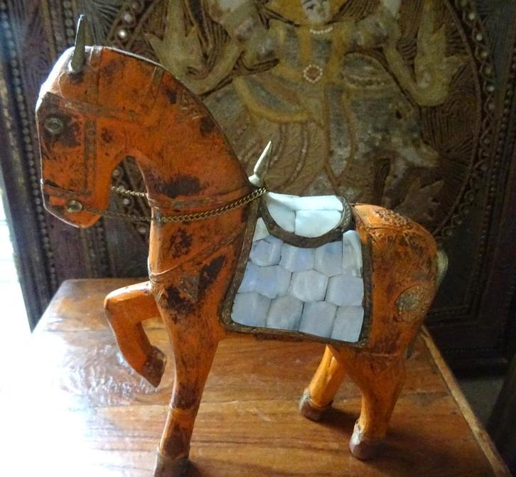 India Marwari paard zeldzame kleur. Met parelmoer en messing, Antiek en Kunst, Kunst | Niet-Westerse kunst, Verzenden