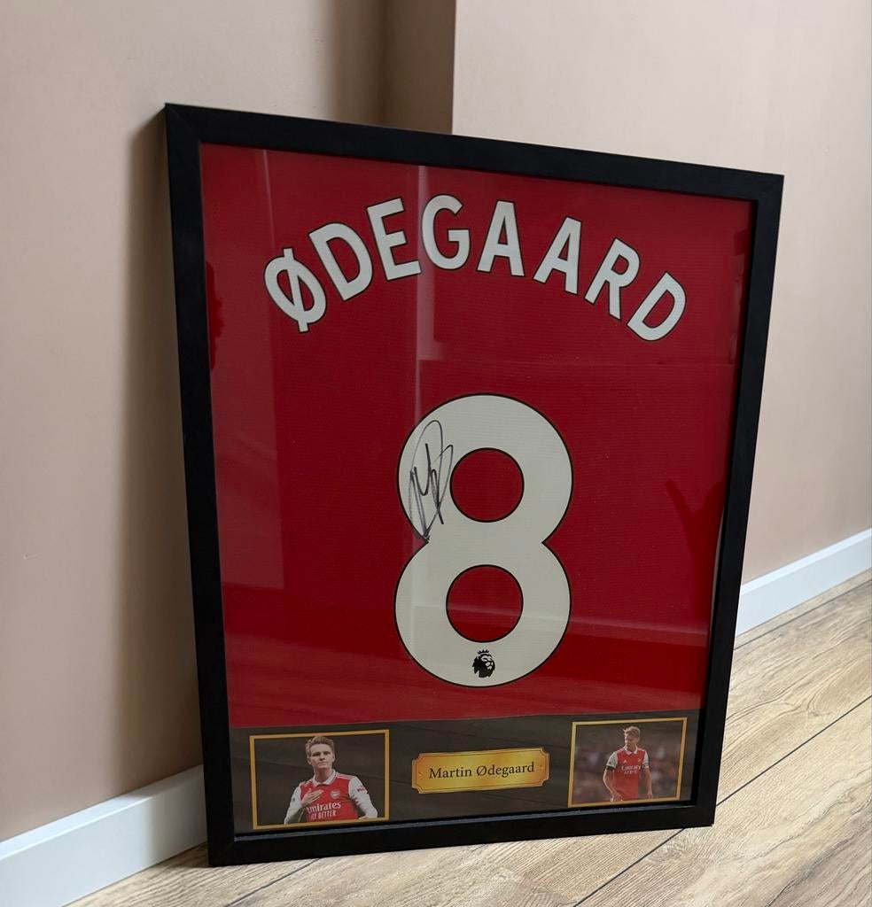 Martin Ødegaard - Gesigneerd Ingelijst Arsenal Shirt 21/22, Verzamelen, Sportartikelen en Voetbal, Zo goed als nieuw, Shirt, Buitenlandse clubs