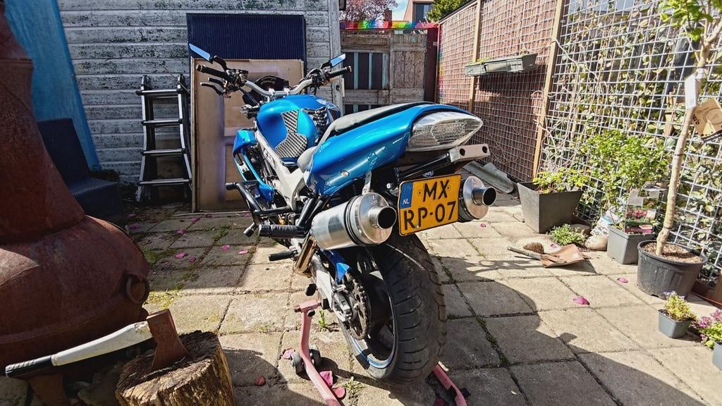 Honda VTR 1000F Full Stunt - Unieke Stuntmotor Moet weg !, Motoren, Motoren | Honda, 2 cilinders, Sportuitlaat, Motorrijbewijs A