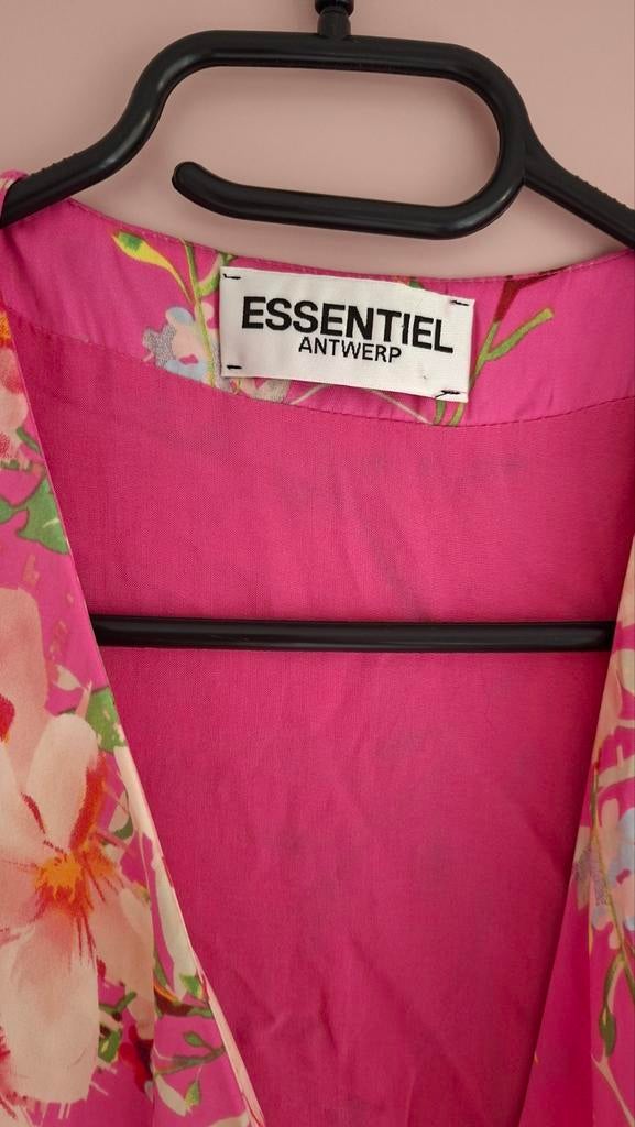 Essentiel Antwerp jurk roze bloemen wikkeljurk, Kleding | Dames, Ophalen of Verzenden