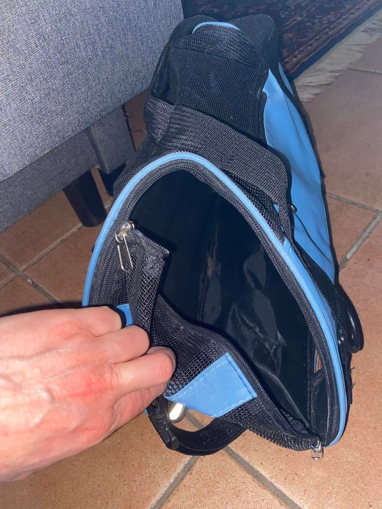 Cat carrier, Ophalen