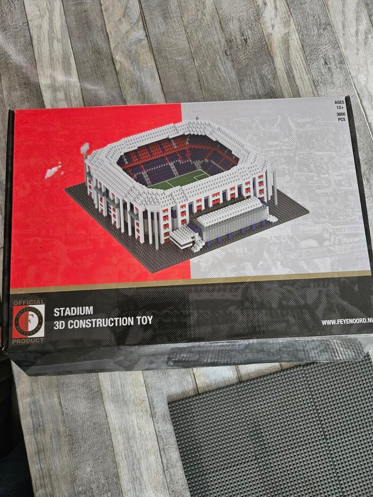 Feyenoord Stadion 3D Bouwpakket Miniatuur - Nieuw, Ophalen of Verzenden, Nieuw, Overige merken