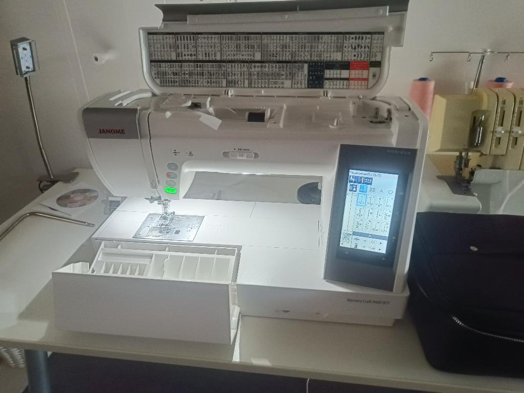 Janome Naaimachine 9400 zeer goede st veel extra's, Hobby en Vrije tijd, Naaimachines en Toebehoren, Ophalen, Zo goed als nieuw