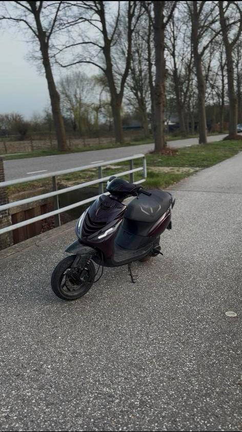 Zip 2 takt piaggio, Fietsen en Brommers, Scooters | Piaggio, Zo goed als nieuw, Tweetakt, Ophalen