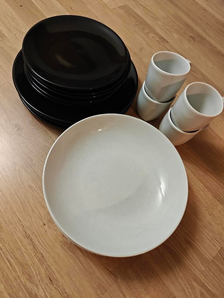 Glanzend IKEA servies: borden en mokken set, Ophalen, Gebruikt, Keramiek, Effen
