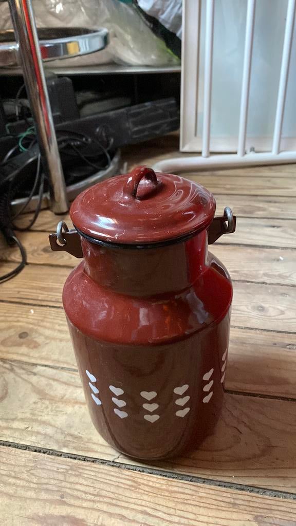 Melkkannetje, Ophalen