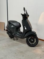 Vespa Sprint 2019! Porsche Slate gray ! Brom !, Fietsen en Brommers, Scooters | Vespa, Ophalen of Verzenden, Zo goed als nieuw