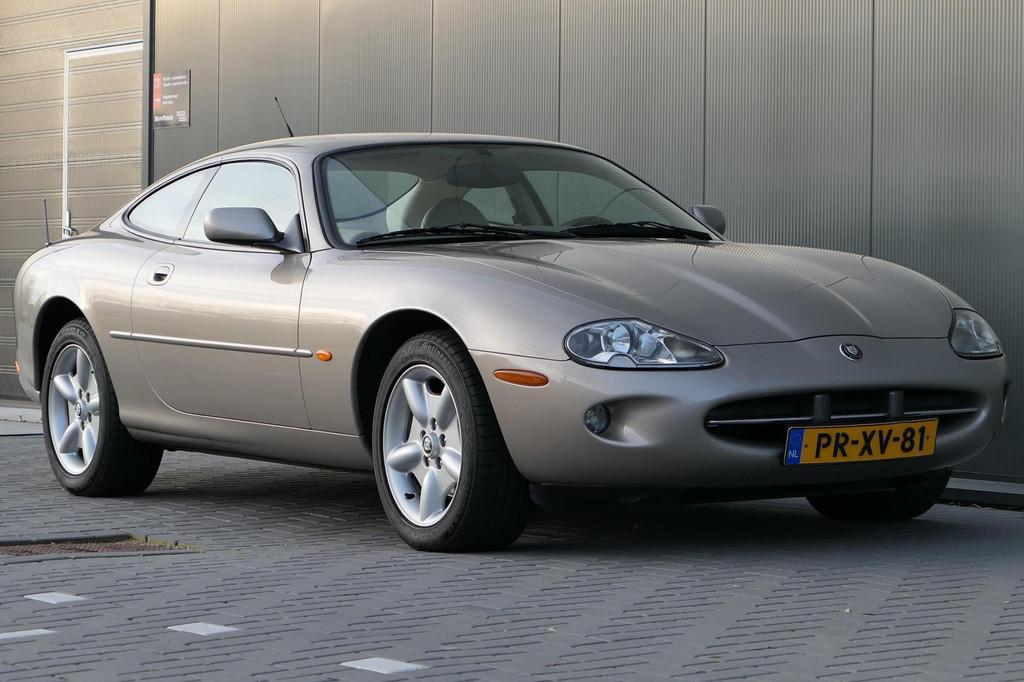 Jaguar XK8 4.0 V8 Coupé NAP 66.000km Uniek Youngtimer Stoel, Achterwielaandrijving, Gebruikt, 4 stoelen, Beige