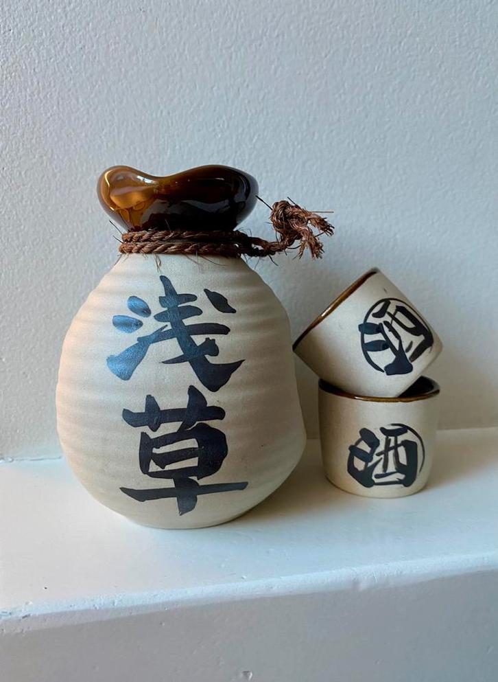 Nieuw Sake set met fles en twee kopjes, Huis en Inrichting, Keuken | Servies, Nieuw, Overige typen, Overige stijlen, Keramiek