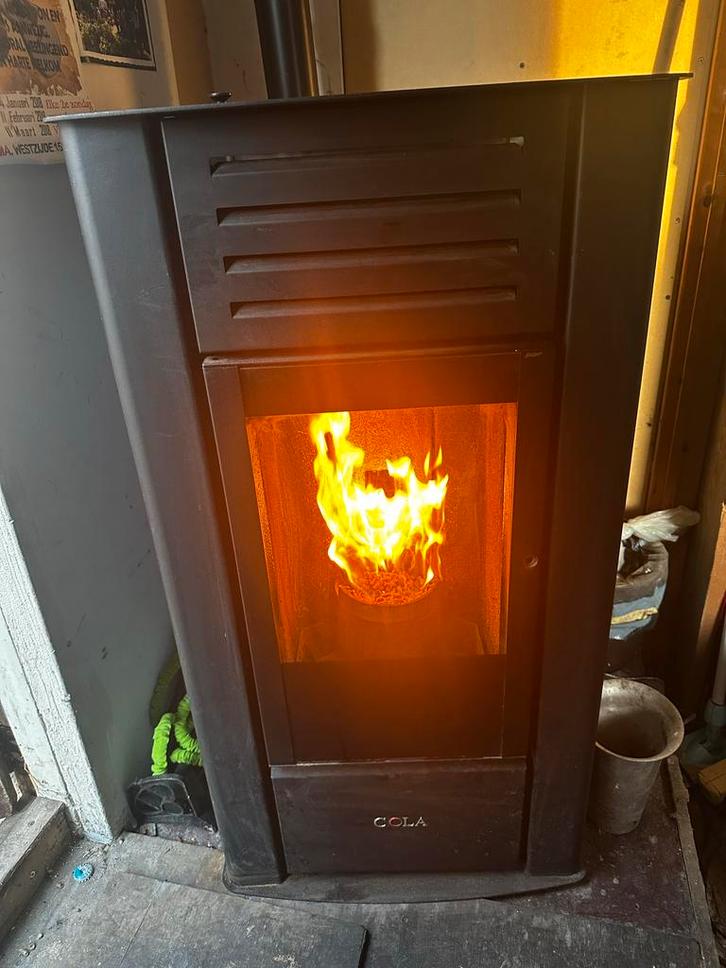 ANSELMO COLA PERLA CV Pelletkachel  + halve pallet pellets, Huis en Inrichting, Kachels, Gebruikt, Vrijstaand, Pelletkachel, Overige brandstoffen