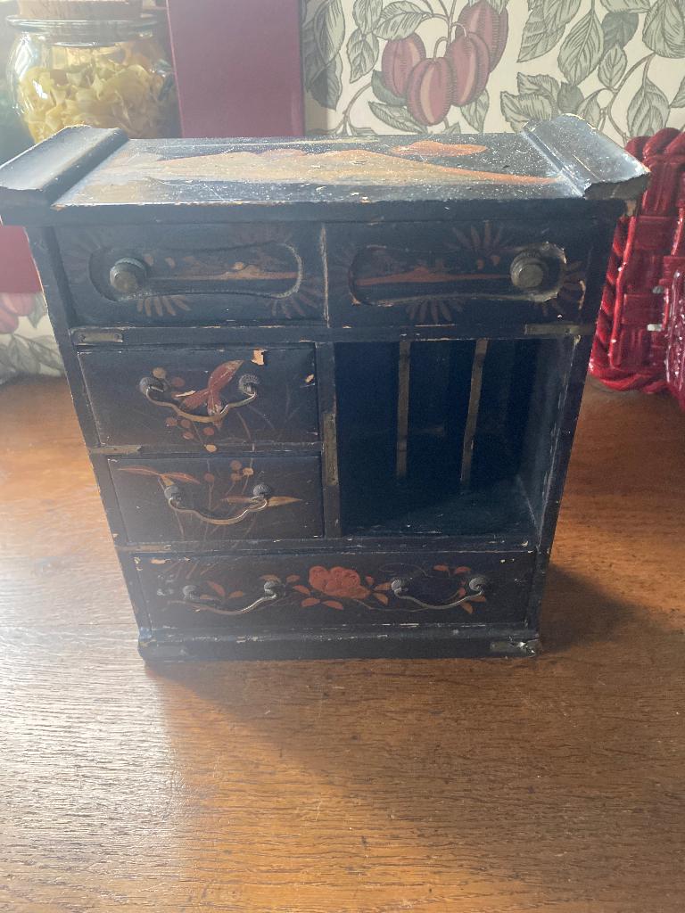 Antiek Chinees klein kastje, Ophalen of Verzenden