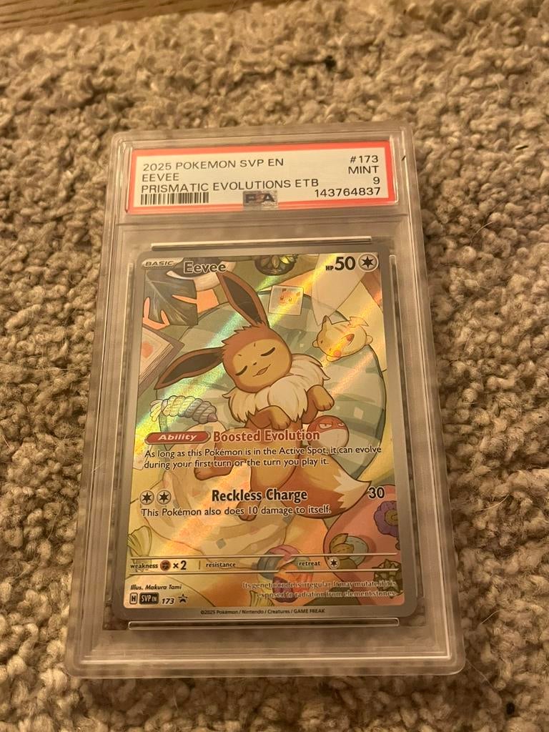 Eevee [PSA 9] #173 - Prismatic Evolutions 2025, Hobby en Vrije tijd, Verzamelkaartspellen | Pokémon, Ophalen of Verzenden, Zo goed als nieuw