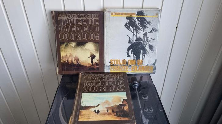 Oude boeken over de Tweede Wereldoorlog met gebruikerssporen, Boeken, Oorlog en Militair, Gelezen, Algemeen, Tweede Wereldoorlog