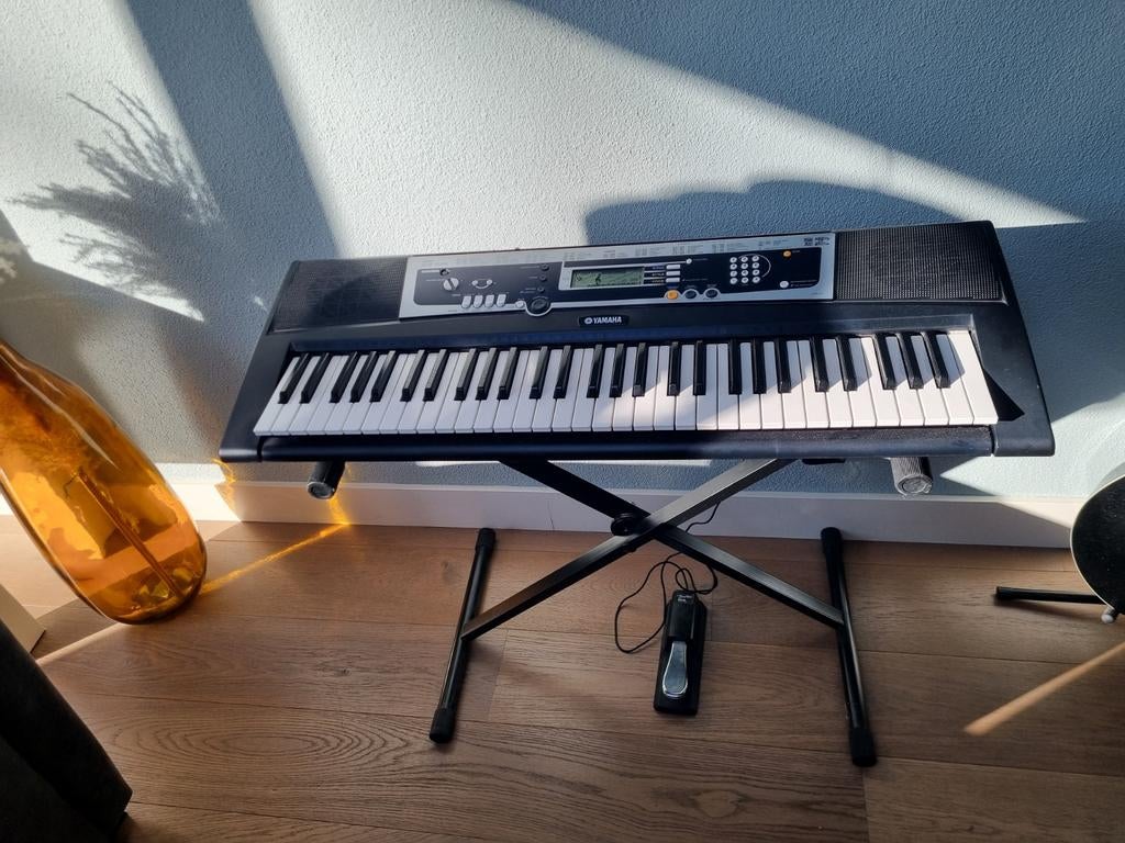Yamaha YPT-210 Keyboard met Boston sustainpedaal, Muziek en Instrumenten, Ophalen, Yamaha, Met standaard, 61 toetsen