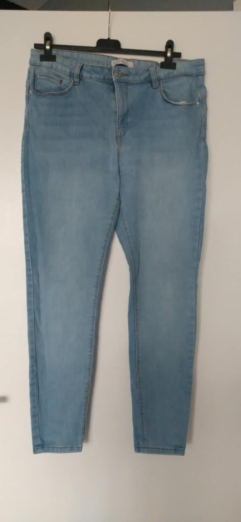 Mooie lichte spijkerbroek maat 44, Kleding | Dames, Grote Maten, Ophalen of Verzenden, Gedragen, Blauw, Broek of Spijkerbroek