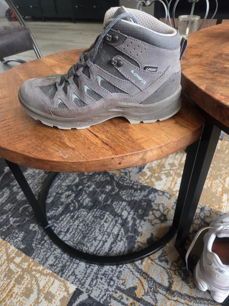 Lowa wandel schoenen ( dames), Ophalen of Verzenden, Zo goed als nieuw, Schoenen