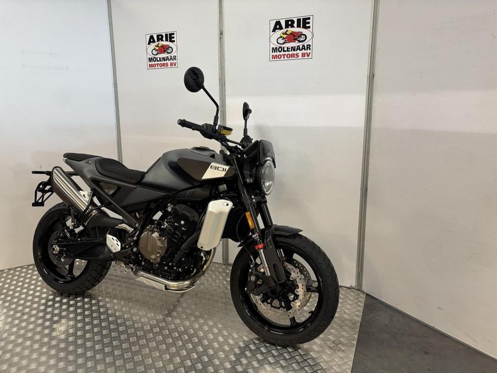 Husqvarna SVARTPILEN 801 (bj 2026), Motoren, 2 cilinders, Bedrijf, Onbekend, Meer dan 35 kW