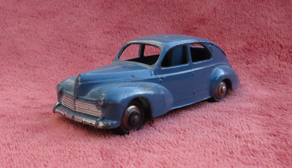 Dinky Toys France. Peugeot 203, Ophalen of Verzenden, Zo goed als nieuw, Auto, Dinky Toys