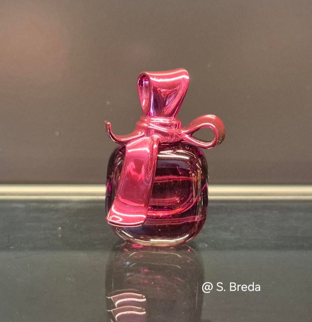 Nina Ricci - Ricci Ricci - roze strikflesje miniatuur leeg, Ophalen of Verzenden, Zo goed als nieuw, Miniatuur