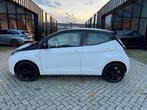 Toyota Aygo 1.0 VVT-i x-play Automaat Airco Bi Color Camera, Gebruikt, Euro 6, Elektrische ramen, 4 stoelen