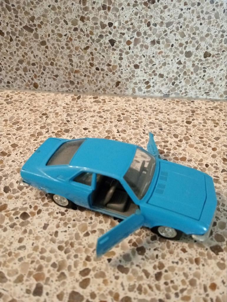 Opel Manta 1/43 schaalmodel - Blauw, Ophalen of Verzenden, Gebruikt, Auto, Overige merken
