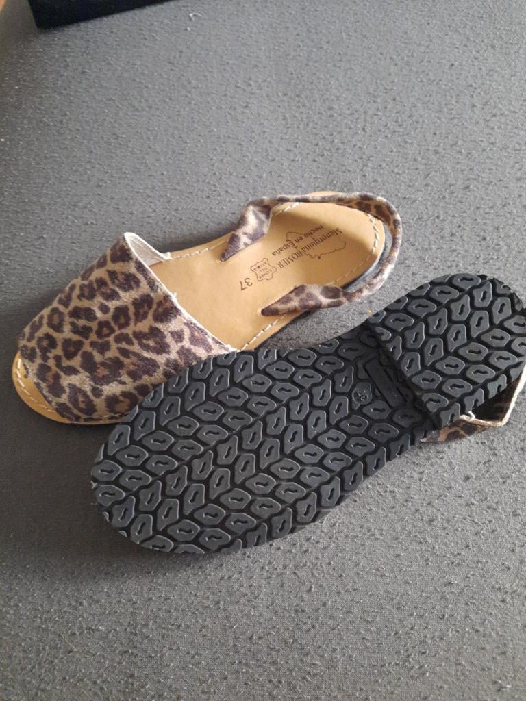 Spaanse schoentjes  Maat 37, Ophalen of Verzenden, Zo goed als nieuw, Sneakers of Gympen