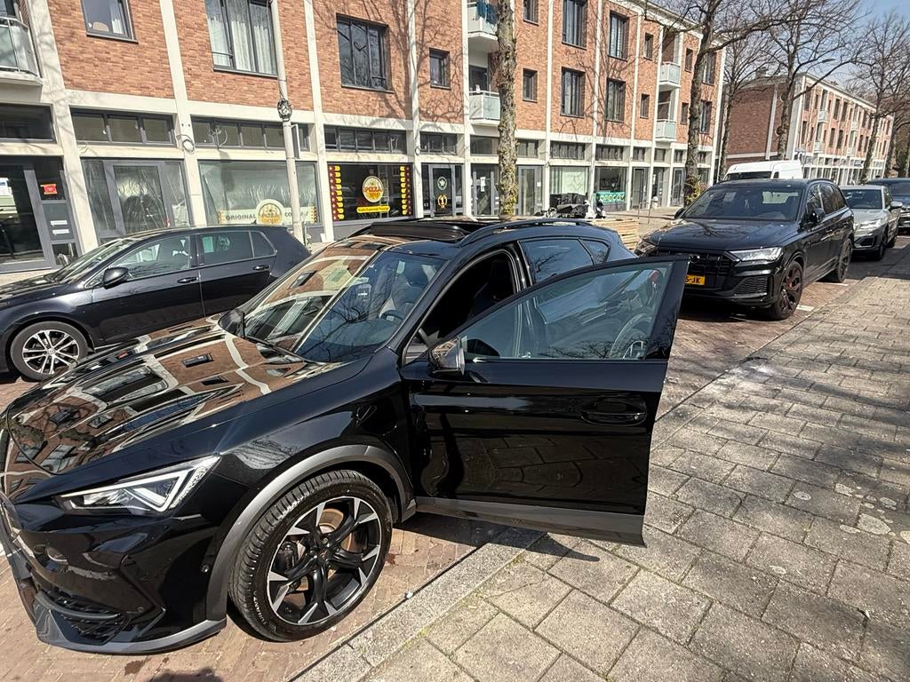 Cupra Formentor 1.4 E-hybrid 245pk Dsg-6 2022 Zwart, Auto's, Stof, Zwart, 4 cilinders, Formentor
