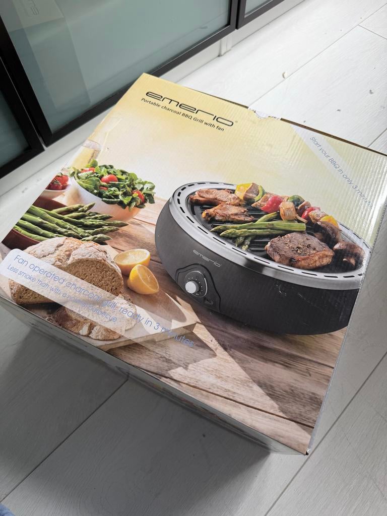Emerio Draagbare Houtskool BBQ Grill met Ventilator, Ophalen of Verzenden, Nieuw, Met accessoires