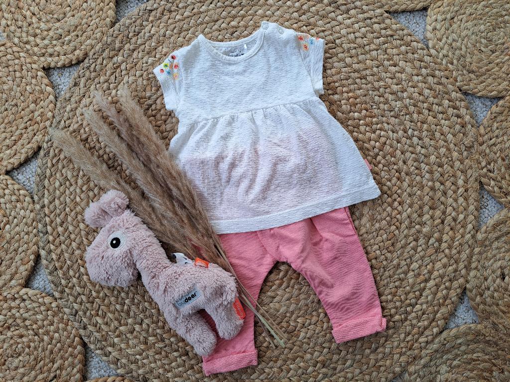Setje wit tuniekje en een roze broekje maat 68, Kinderen en Baby's, Babykleding | Maat 68, Meisje, Ophalen of Verzenden, Zo goed als nieuw