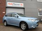 Mitsubishi Outlander 2.0 PHEV Business Edition! 4WD! Camera!, Zwart, 4 cilinders, Blauw, Leder en Stof