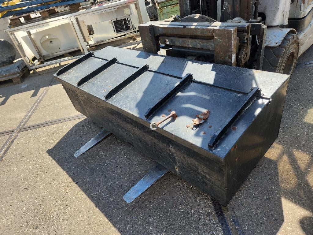 2696 - Kunststofkist, disselkist, Ophalen, 100 cm of meer, 60 cm of meer, Bak of Kist