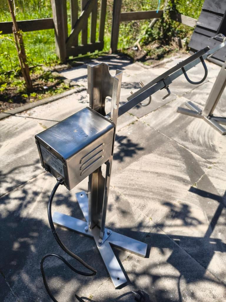 Automatisch draaiend grill spit voor speenvarken of kip, Ophalen of Verzenden, Zo goed als nieuw