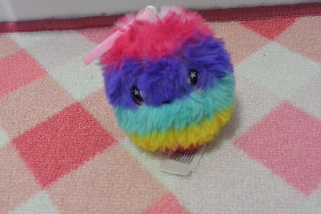 Squeezamals Fur Ball Rainbow knuffel, Kinderen en Baby's, Speelgoed | Knuffels en Pluche, Overige karakters, Overige typen, Ophalen of Verzenden