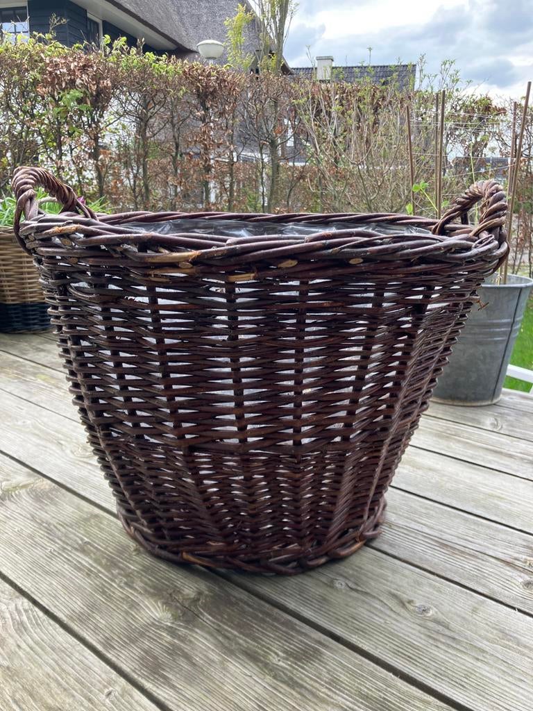 Grote rieten plantenmand met plastic binnenvoering, Ophalen, Overige materialen, Gebruikt, 40 cm of meer