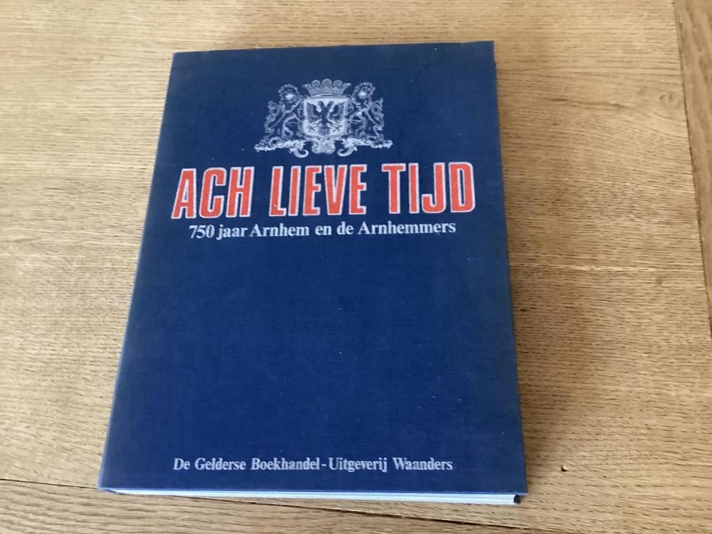 Ach Lieve Tijd: 750 jaar Arnhem en de Arnhemmers, Boeken, Geschiedenis | Stad en Regio, Zo goed als nieuw, 20e eeuw of later, Ophalen of Verzenden