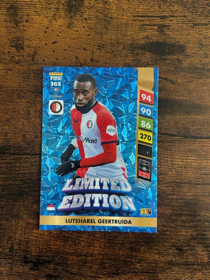 Lutsharel Geertruida Panini FIFA 365 Limited Edition 2025, Hobby en Vrije tijd, Verzamelkaartspellen | Overige, Nieuw, Losse kaart