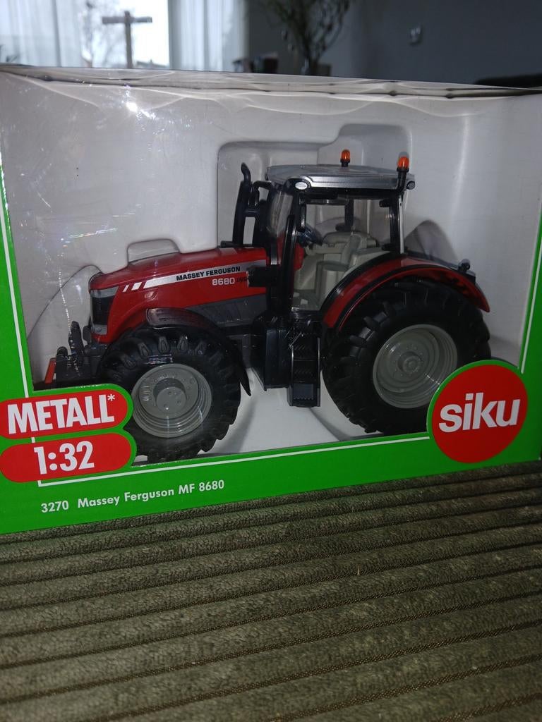 Siku Massey Ferguson MF 8680 modeltractor 1:32, Hobby en Vrije tijd, Modelauto's | 1:32, Tractor of Landbouw, Nieuw, Ophalen of Verzenden