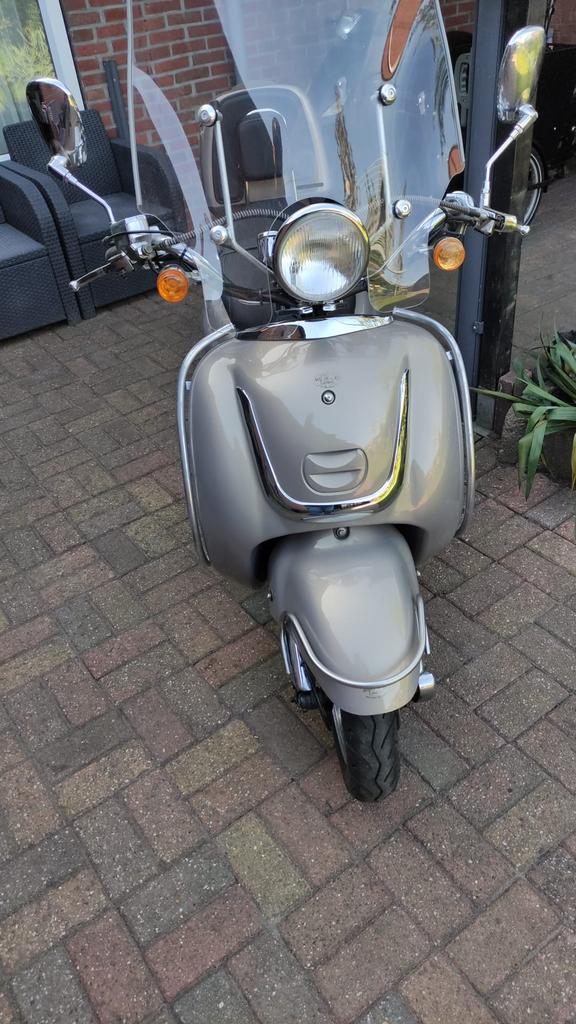 Mooie retro scooter, Fietsen en Brommers, Ophalen, Zo goed als nieuw, Benzine, Overige merken