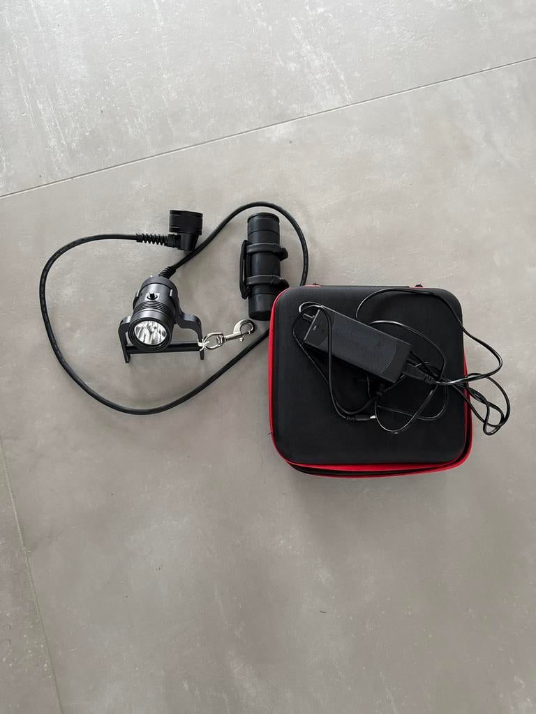 Oceama Solea Pro Duiklamp met Accu en Lader, Ophalen of Verzenden, Zo goed als nieuw, Duiklamp