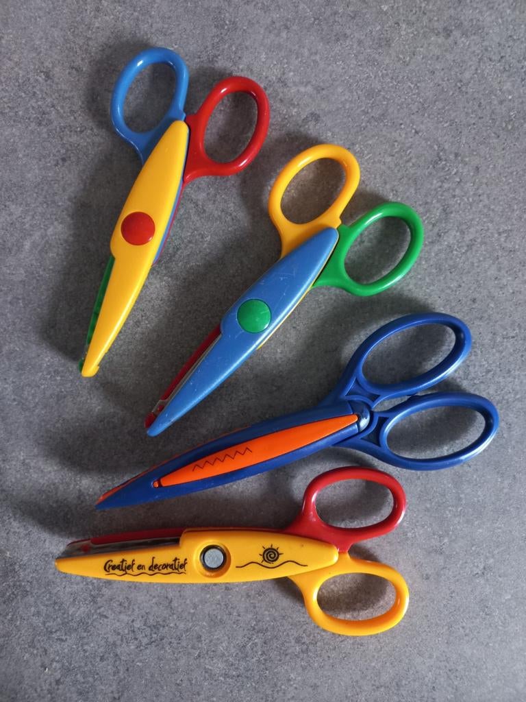 Set van 4 Knutsel Scharen met verschillende patronen, Hobby en Vrije tijd, Knutselen, Gebruikt, Gereedschap of Toebehoren, Meerkleurig