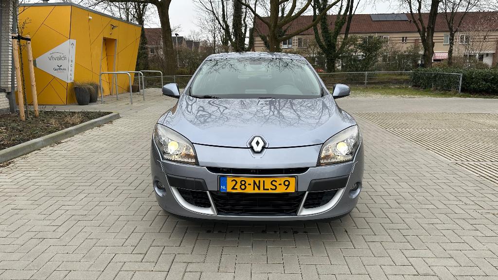 Renault Mégane TCE 130 Hatchback 2010, Auto's, Renault, Voorwielaandrijving, Euro 5, Zwart, 4 cilinders