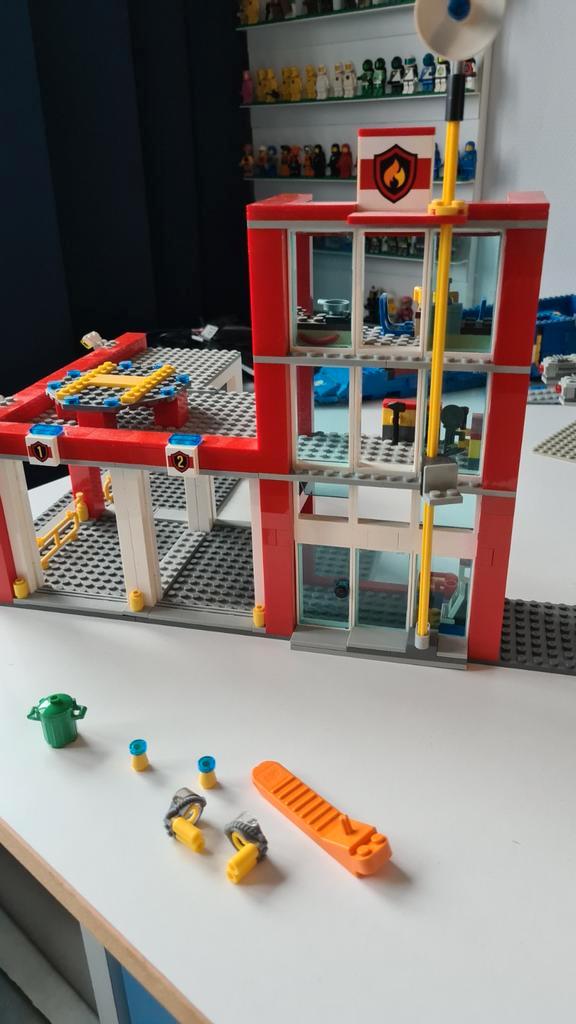 Lego brandweerkazerne 60004 met voertuigen, Kinderen en Baby's, Speelgoed | Duplo en Lego, Gebruikt, Lego, Complete set, Ophalen of Verzenden