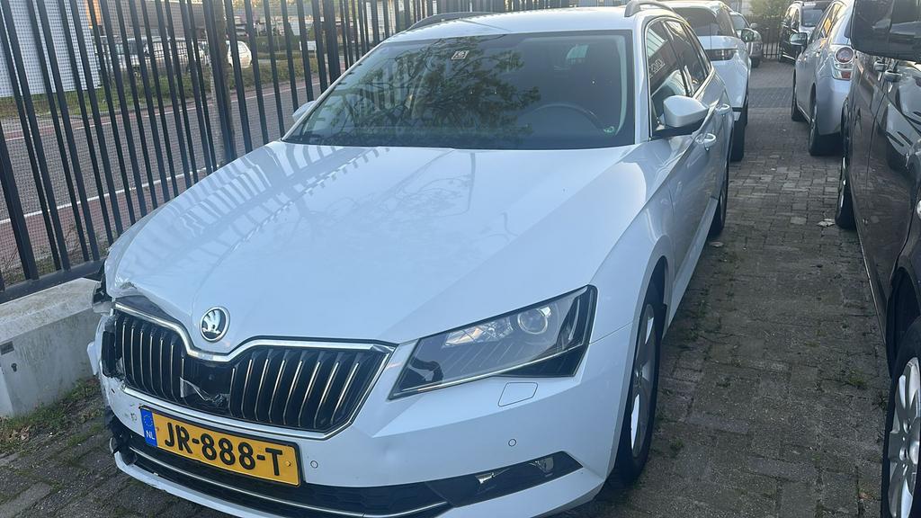 Skoda Superb 1.4 TSI 110KW Combi My15 2016 Wit, Auto's, Skoda, Voorwielaandrijving, 4 cilinders, 700 kg, Wit