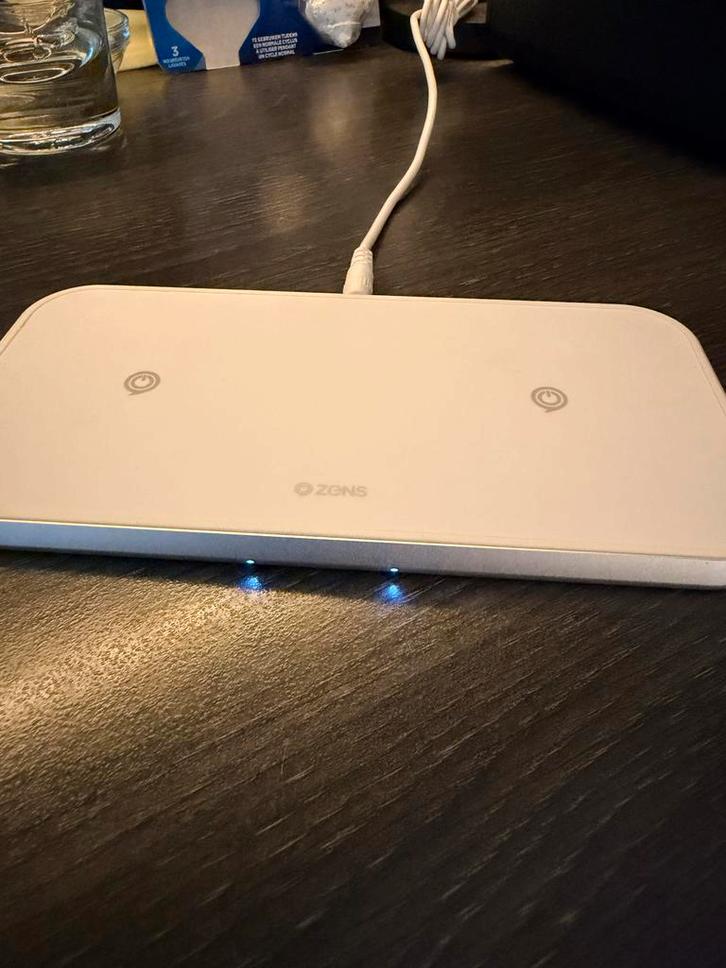 ZENS Tweevoudige Draadloze oplader QI, Telecommunicatie, Mobiele telefoons | Telefoon-opladers, Zo goed als nieuw, Apple iPhone