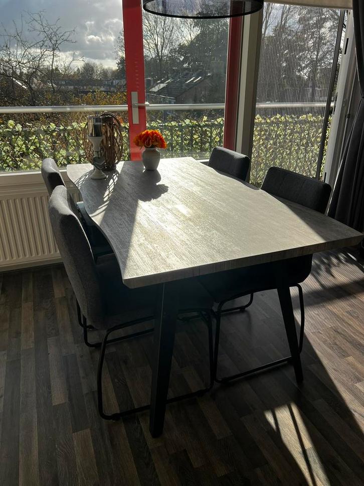 Eettafel met grijs blad en zwarte metalen poten 160 x 90, Huis en Inrichting, Tafels | Eettafels, Zo goed als nieuw, Ophalen