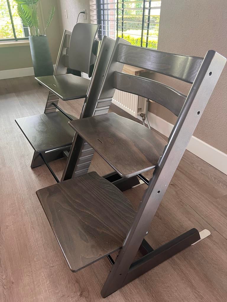 Stokke Tripp Trapp kinderstoel Hazy Grey (2 stuks), Kinderen en Baby's, Kinderstoelen, Ophalen, Zo goed als nieuw, Meegroeistoel