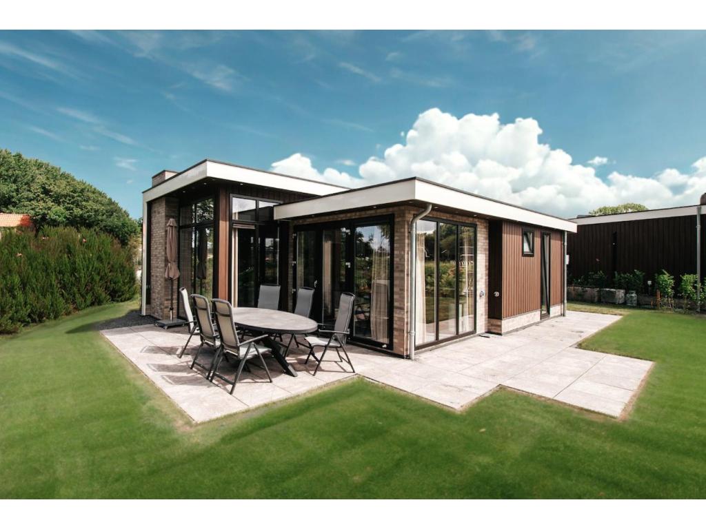 Vakantiewoning (70 M2) te koop in Waarland, N-H R#52R, Tot en met 6