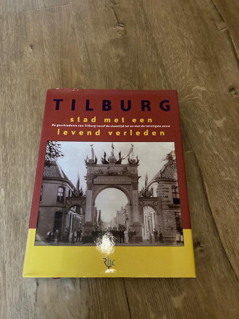 Boek Tilburg, Boeken, Geschiedenis | Stad en Regio, Ophalen of Verzenden, Zo goed als nieuw